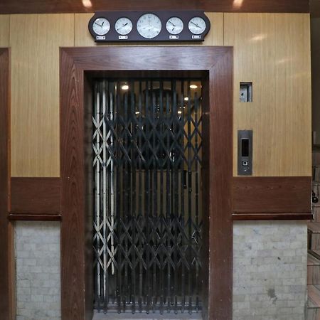 Oyo Flagship 19301 Mezbaan International Naka Hindola Hotel Лакнау Екстериор снимка